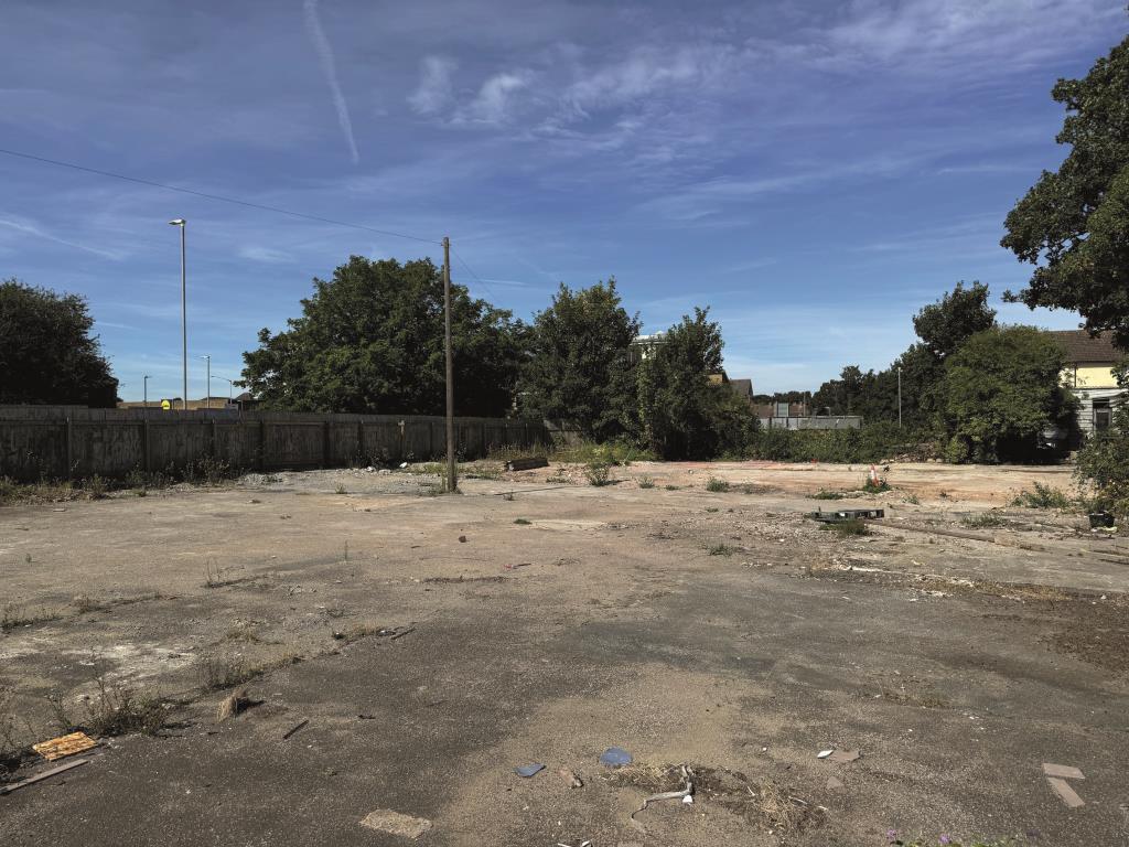 Lot: 54 - 0.58 ACRE TOWN CENTRE FREEHOLD SITE ALLOCATED FOR HOUSING - General view of land